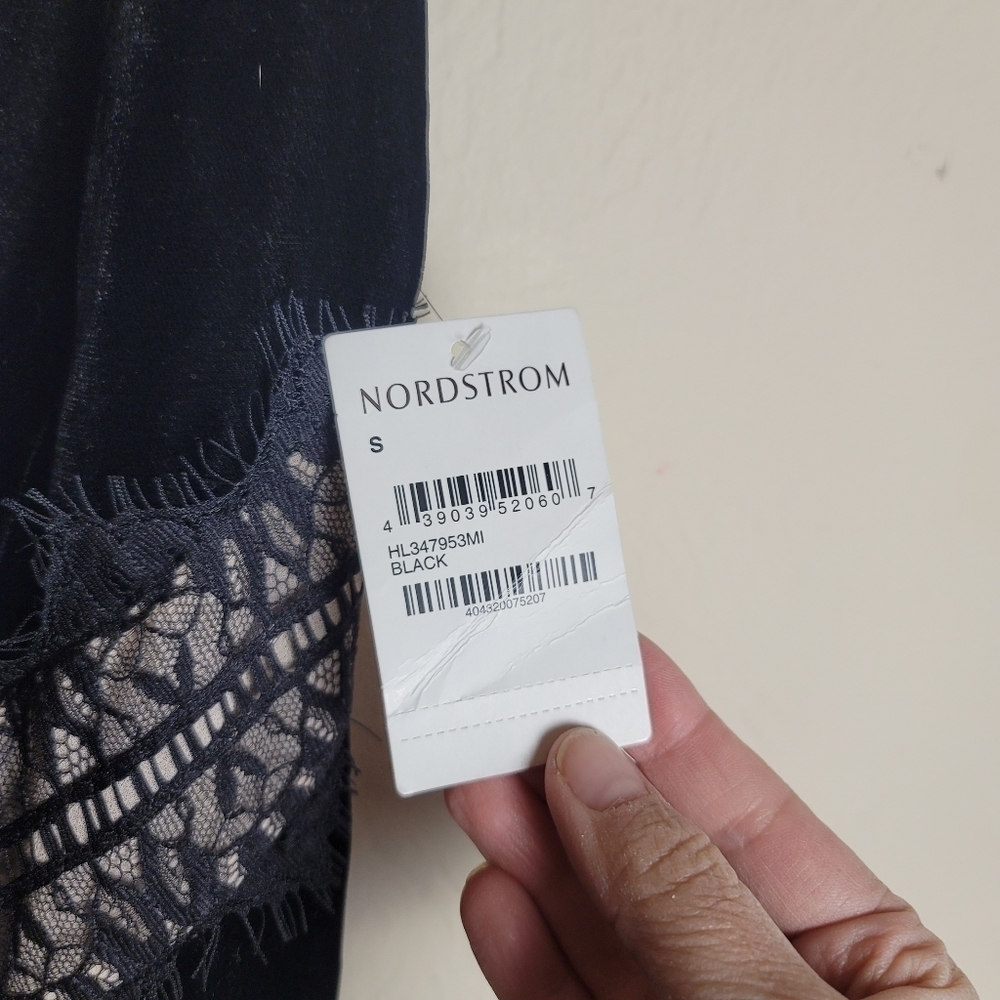 Chelsea28, Velvet and Lace Sleeveless Cocktail Dress, Black and Nude, Size Small - Picture 8 of 9